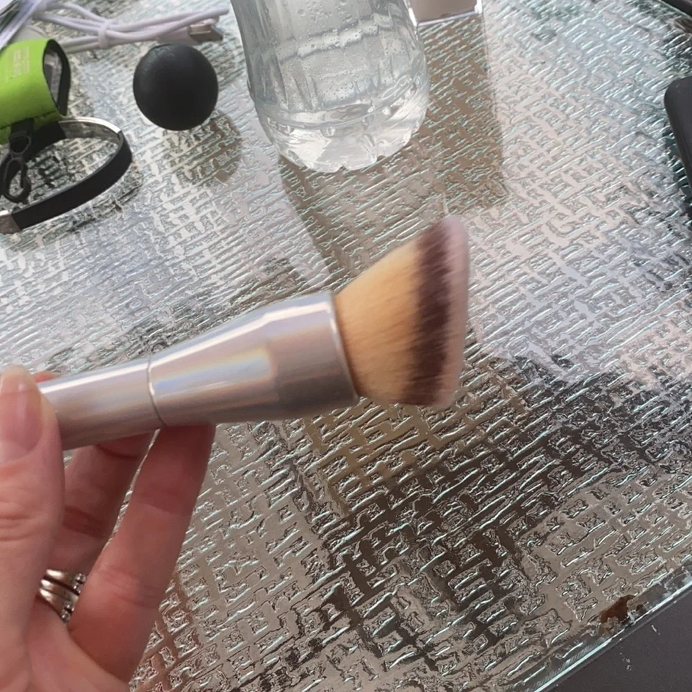 CC + Angled buffing foundation brush